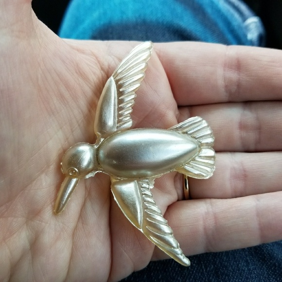 Relisted- Vintage moonglow bird brooch white pin dove - Picture 5 of 6